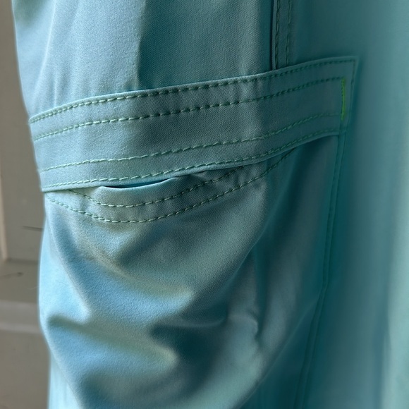 Scrubtop - Picture 4 of 4